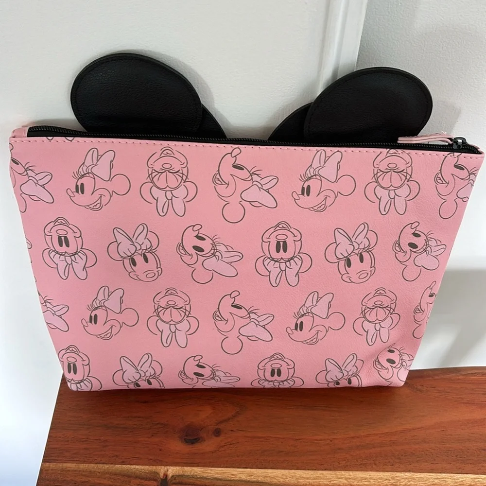 NWT Minnie Mouse cosmetic bag; pink with black ears! Zippered